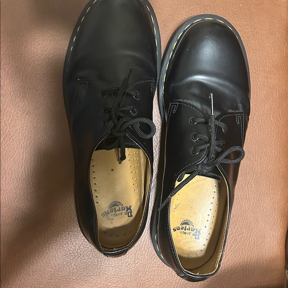Dr. Martens Black Leather Men's Shoes - Picture 4 of 11